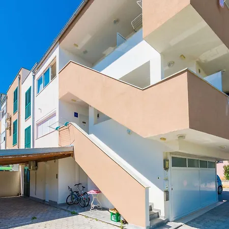 아파트 New! Aenona 200m From The Beach, *