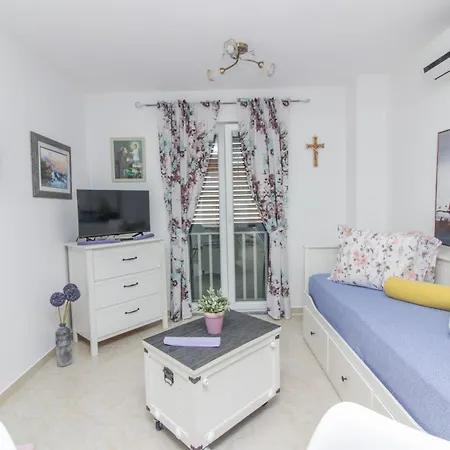 New! Aenona 200m From The Beach, * 닌