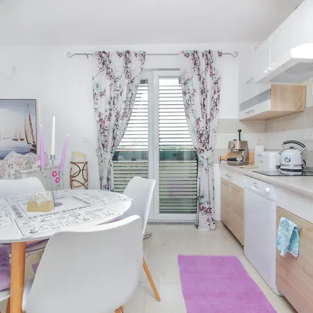 New! Aenona 200m From The Beach, 아파트 *