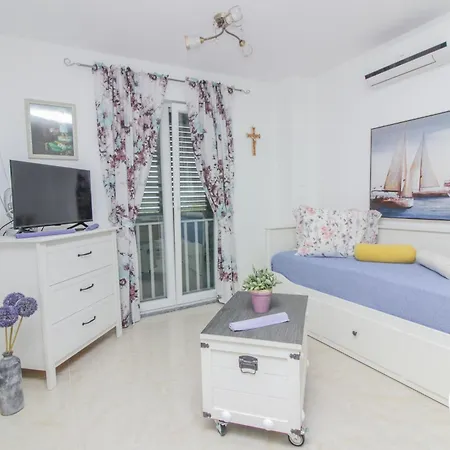 New! Aenona 200m From The Beach,