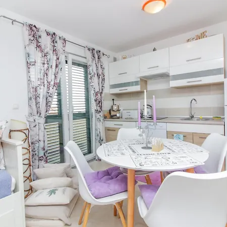 아파트 New! Aenona 200m From The Beach,