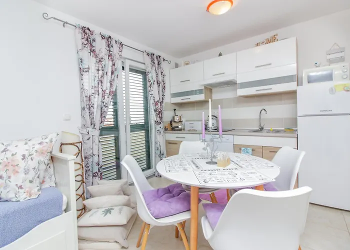 Διαμέρισμα New! Aenona 200m From The Beach,